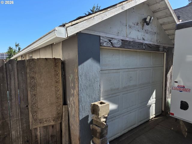 2107 N TERRY St, Portland, OR 97217