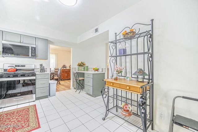 236 Shirley Lane, Palmdale, CA 93551