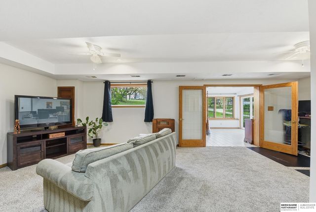 1106 Bellevue Boulevard N, Bellevue, NE 68005