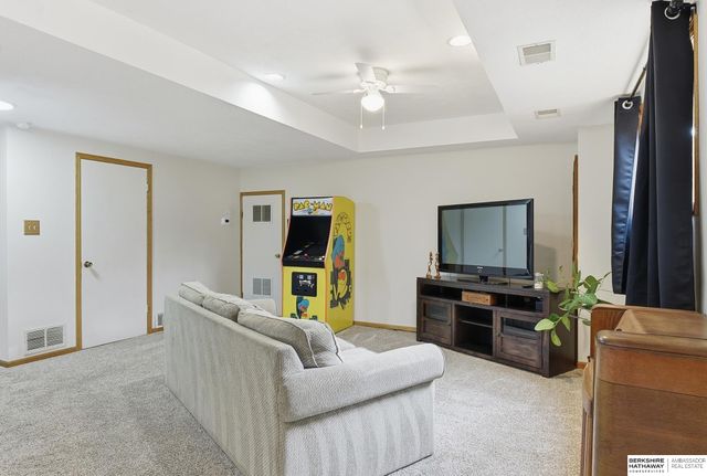 1106 Bellevue Boulevard N, Bellevue, NE 68005