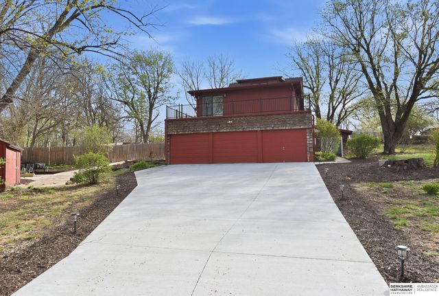 1106 Bellevue Boulevard N, Bellevue, NE 68005