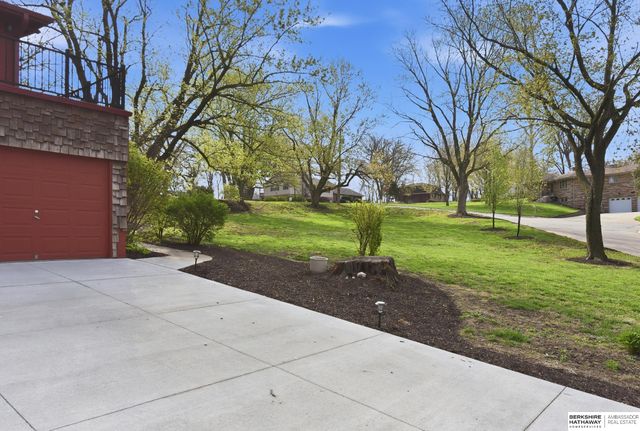 1106 Bellevue Boulevard N, Bellevue, NE 68005