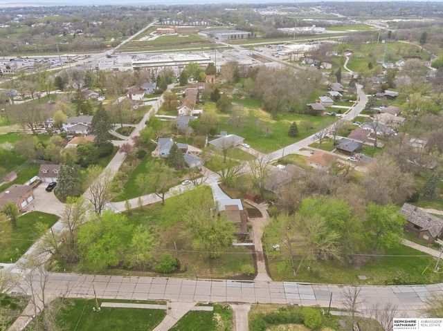 1106 Bellevue Boulevard N, Bellevue, NE 68005