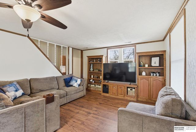 1106 Bellevue Boulevard N, Bellevue, NE 68005