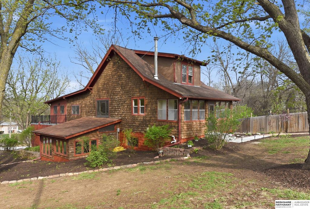 1106 Bellevue Boulevard N, Bellevue, NE 68005