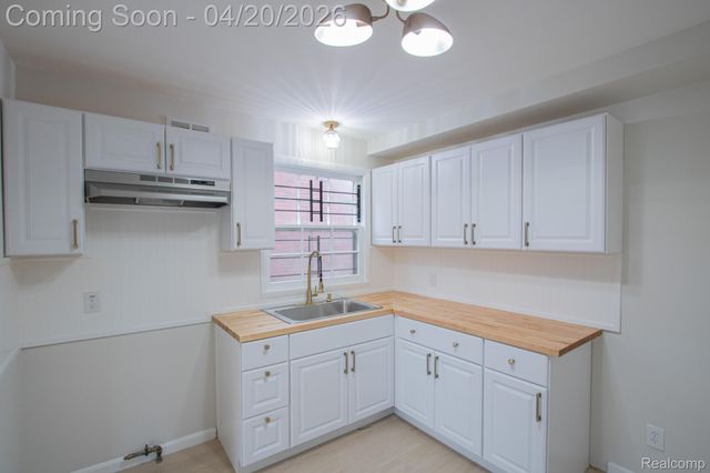 15644 Carlisle Street, Detroit, MI 48205