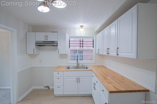 15644 Carlisle Street, Detroit, MI 48205