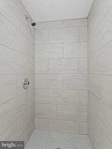 229 W BROAD ST, Burlington, NJ 08016