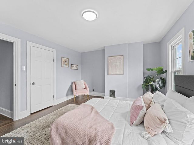 229 W BROAD ST, Burlington, NJ 08016