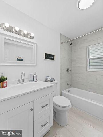 229 W BROAD ST, Burlington, NJ 08016