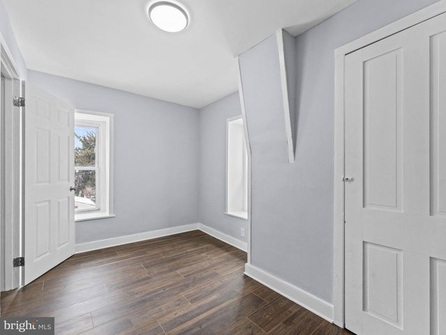 229 W BROAD ST, Burlington, NJ 08016