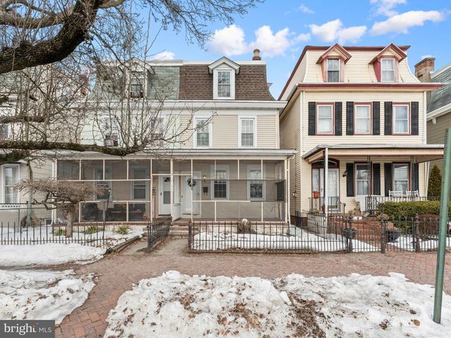 229 W BROAD ST, Burlington, NJ 08016