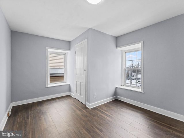 229 W BROAD ST, Burlington, NJ 08016