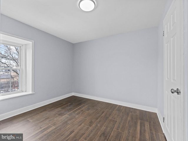 229 W BROAD ST, Burlington, NJ 08016