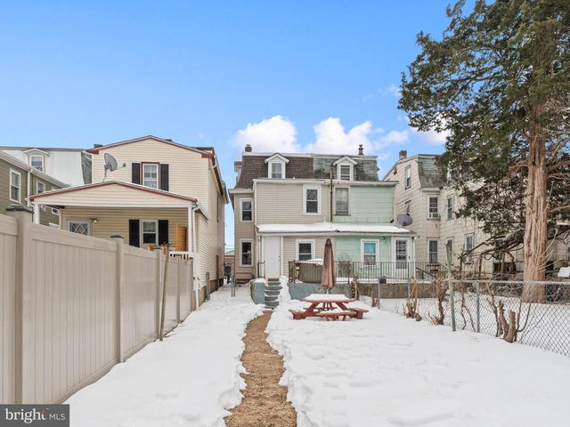 229 W BROAD ST, Burlington, NJ 08016