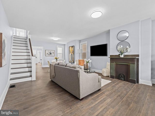 229 W BROAD ST, Burlington, NJ 08016