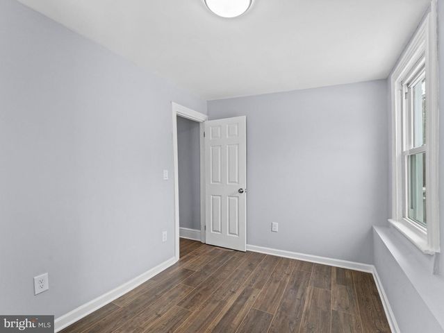 229 W BROAD ST, Burlington, NJ 08016