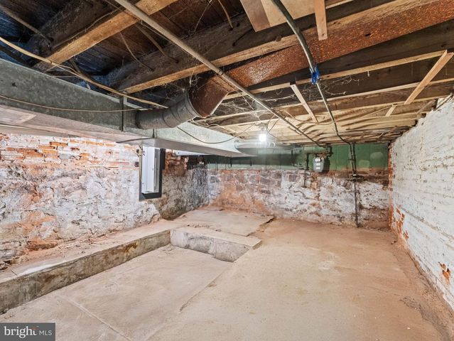 229 W BROAD ST, Burlington, NJ 08016