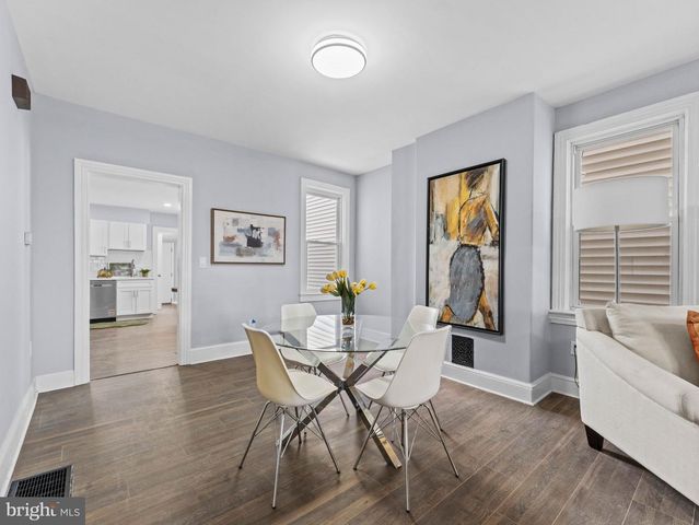 229 W BROAD ST, Burlington, NJ 08016