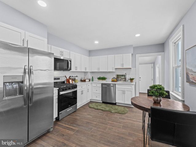 229 W BROAD ST, Burlington, NJ 08016