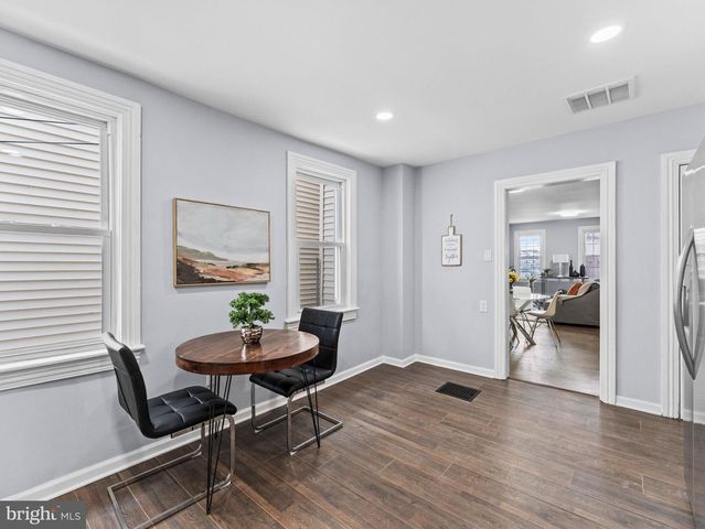 229 W BROAD ST, Burlington, NJ 08016