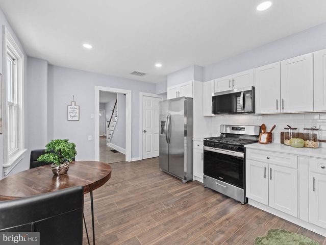 229 W BROAD ST, Burlington, NJ 08016