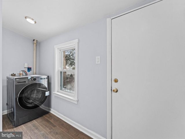 229 W BROAD ST, Burlington, NJ 08016