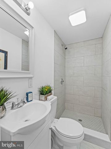 229 W BROAD ST, Burlington, NJ 08016