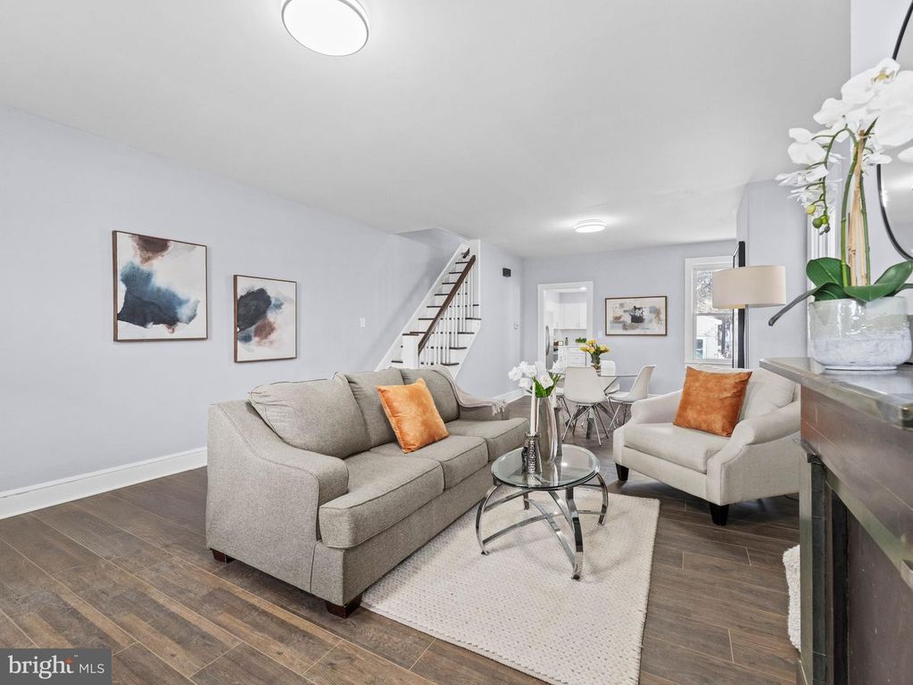 229 W BROAD ST, Burlington, NJ 08016