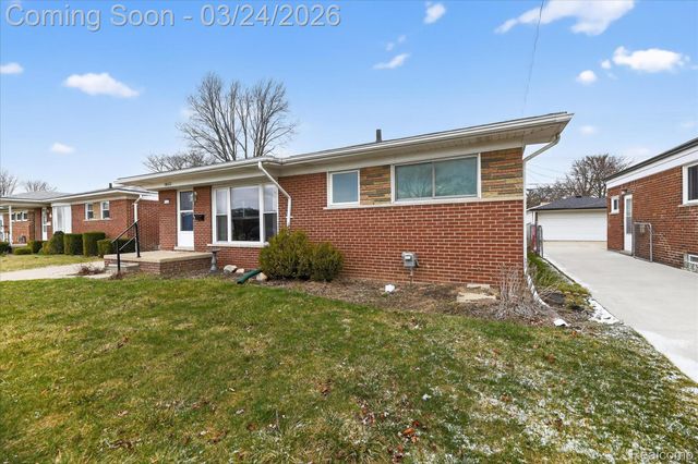 18053 Airport Road, Fraser, MI 48026