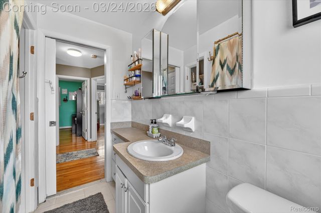 18053 Airport Road, Fraser, MI 48026