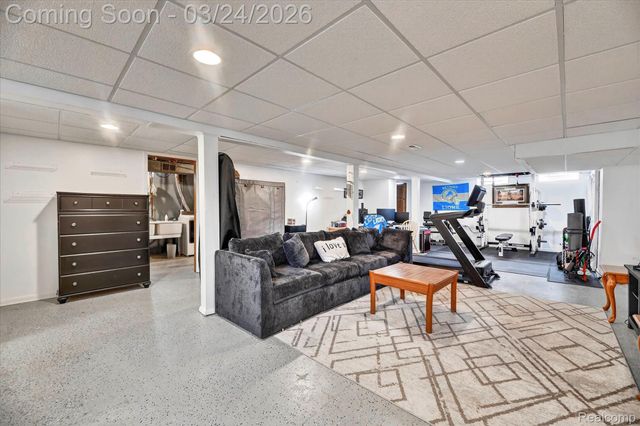 18053 Airport Road, Fraser, MI 48026