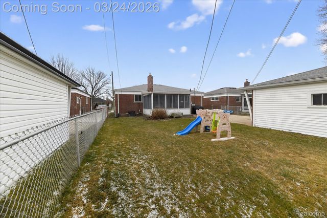 18053 Airport Road, Fraser, MI 48026