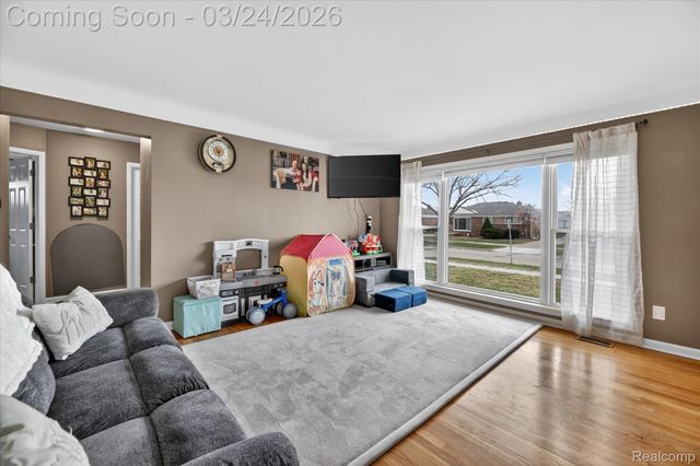 18053 Airport Road, Fraser, MI 48026