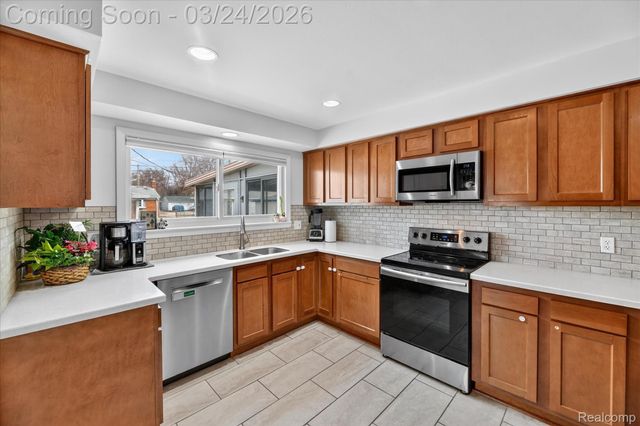 18053 Airport Road, Fraser, MI 48026