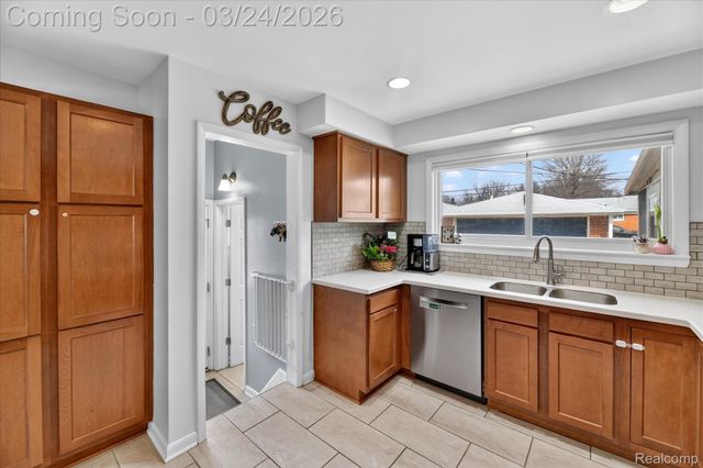 18053 Airport Road, Fraser, MI 48026