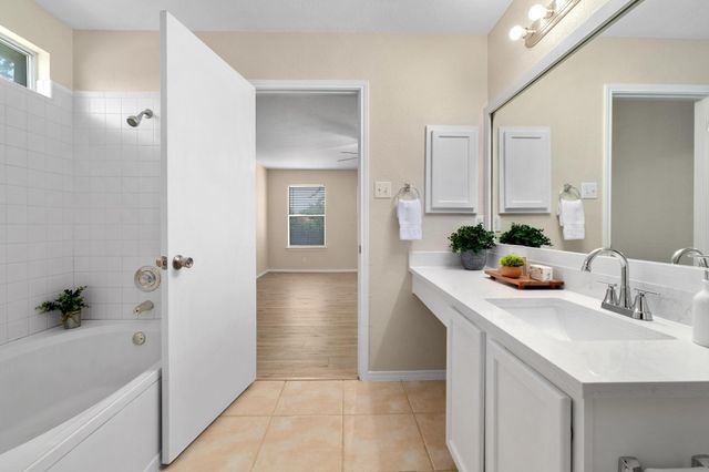 100 Bennett CV, Hutto, TX 78634