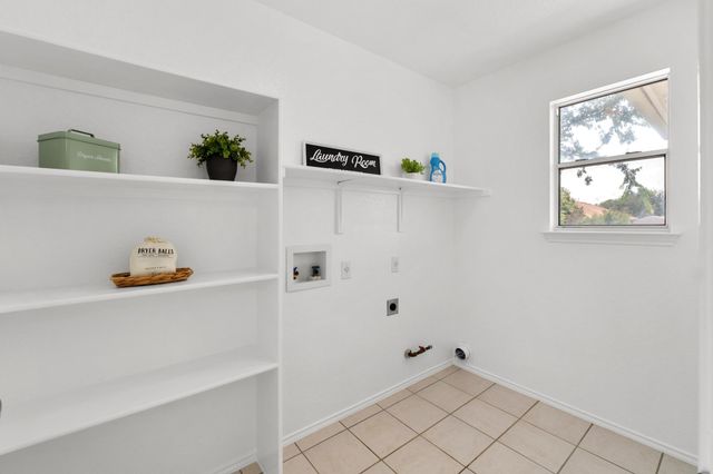 100 Bennett CV, Hutto, TX 78634