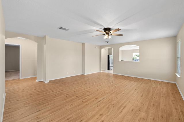 100 Bennett CV, Hutto, TX 78634