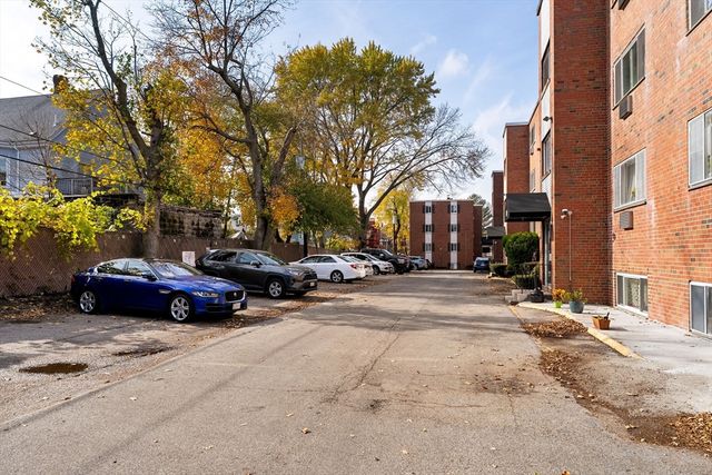 543 Adams St 24, Boston, MA 02122