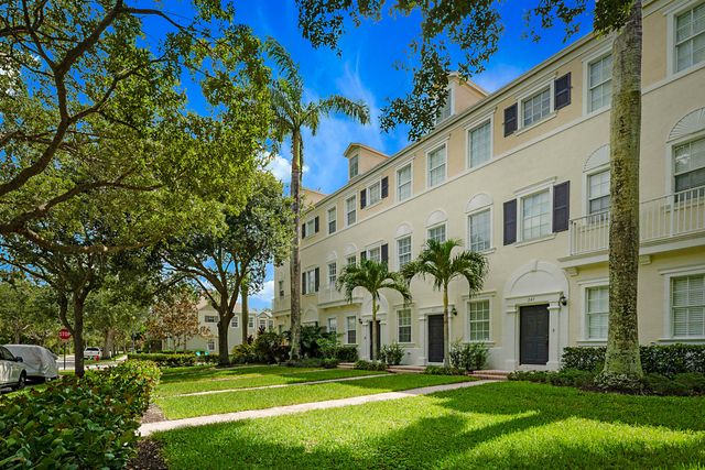 241 E Thatch Palm Circle, Jupiter, FL 33458