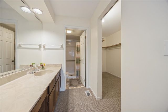 546 Banyon Lane B, La Grange, IL 60525