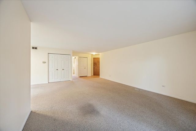 546 Banyon Lane B, La Grange, IL 60525
