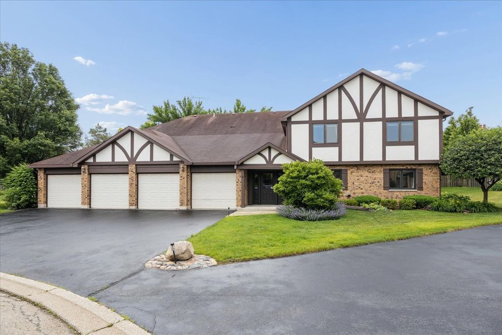 546 Banyon Lane B, La Grange, IL 60525