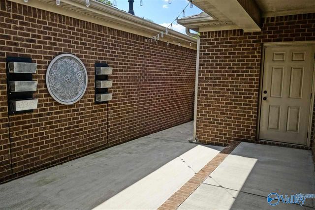 551 West Mossyleaf Drive, Huntsville, AL 35824