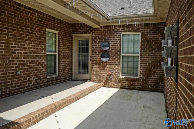 551 West Mossyleaf Drive, Huntsville, AL 35824