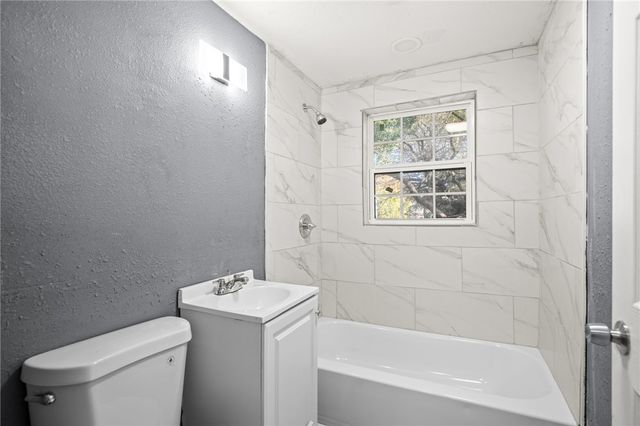 943 S Whitney St, Aransas Pass, TX 78336