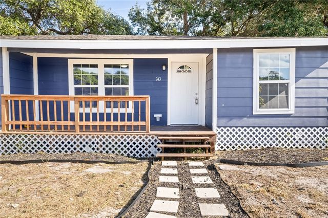 943 S Whitney St, Aransas Pass, TX 78336