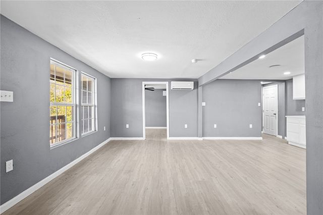 943 S Whitney St, Aransas Pass, TX 78336