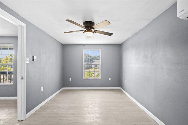 943 S Whitney St, Aransas Pass, TX 78336